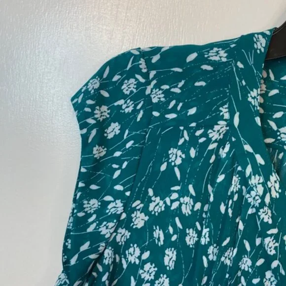 Fun 2 Fun Green lightweight floral top - Picture 3 of 7